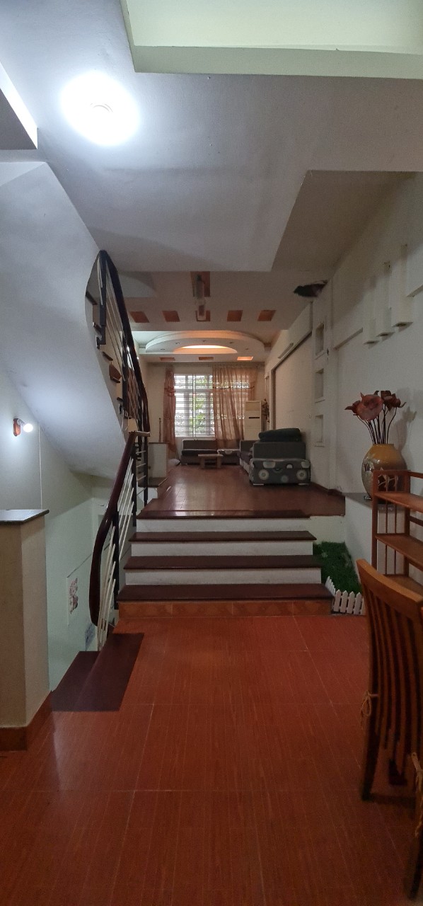 Cho thuê nhà Ngõ 67 Phùng Khoang, 60m x 5 tầng, đủ đồ, ô tô tránh, 17 triệu/tháng