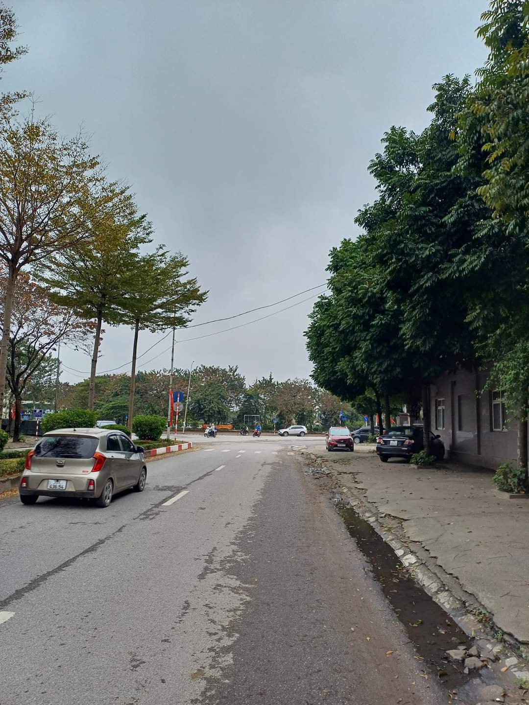 Hàng Xóm Đại Sứ Quán Hà Quốc, Phố Xuân Đỉnh 149.1m, Mt 9.73m. Giá 18 tỷ.
