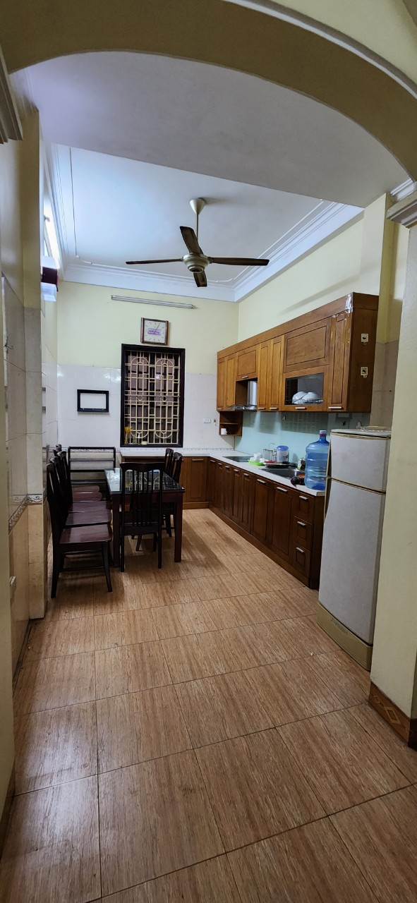 Cho thuê nhà Vũ Hữu, 45m2 x 4 tầng, đường trước nhà 2 ô tô tránh, 12.5 triệu/tháng