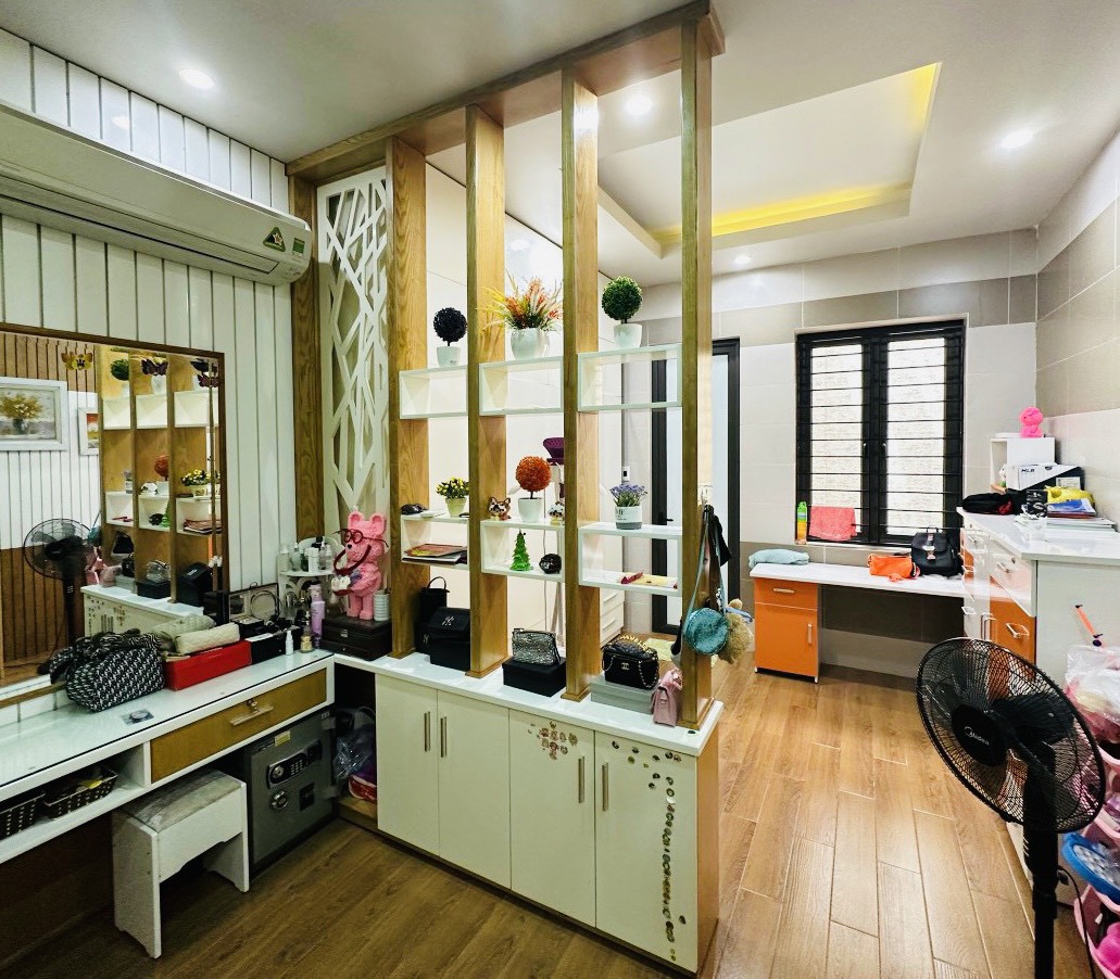 Bán nhà 4 tầng mặt đường Lạch Tray, Ngô Quyền, Hải Phòng. Giá: 17,5 tỷ( TT) 106,6m2