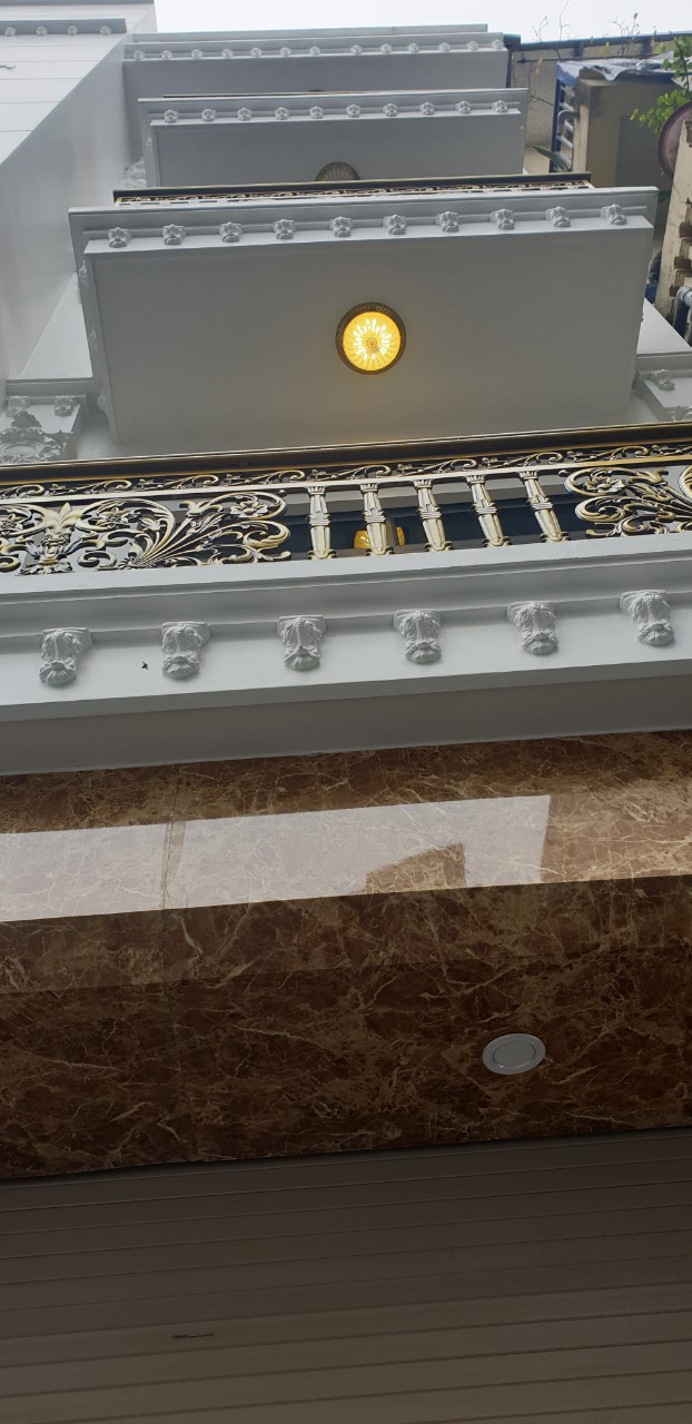 Giảm GIÁ Bán GẤP! Nhà 5 tầng mới Koong phố Hoa Lâm, nội thất đẹp, 35m, giá 4.x tỷ