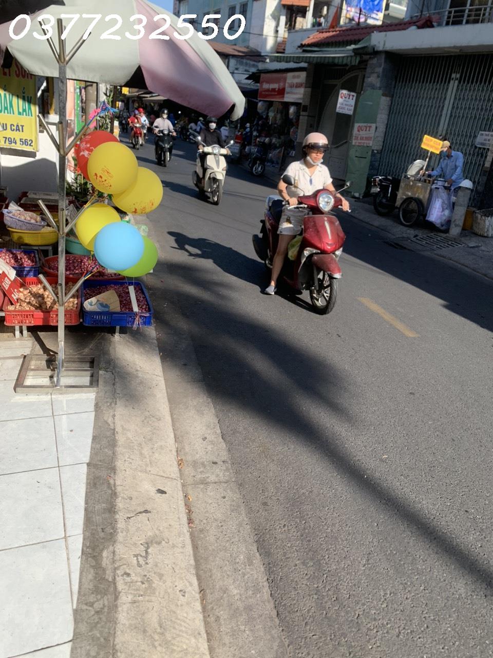 SANG MẶT BẰNG MẶT TIỀN NGAY CHỢ BÀ HOA, QUẬN TÂN BÌNH