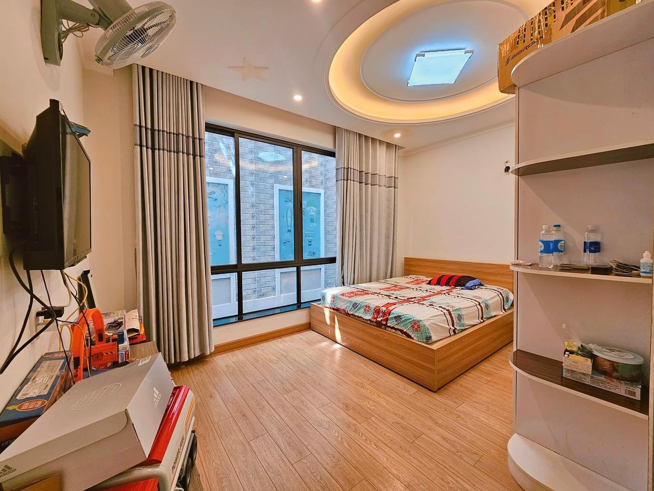 MẶT TIỀN 4.6x19m2 - 5 TẦNG CÓ THANG MÁY - GẦN BV THỐNG NHẤT - TIỆN LÀM VĂN PHÒNG CÔNG TY