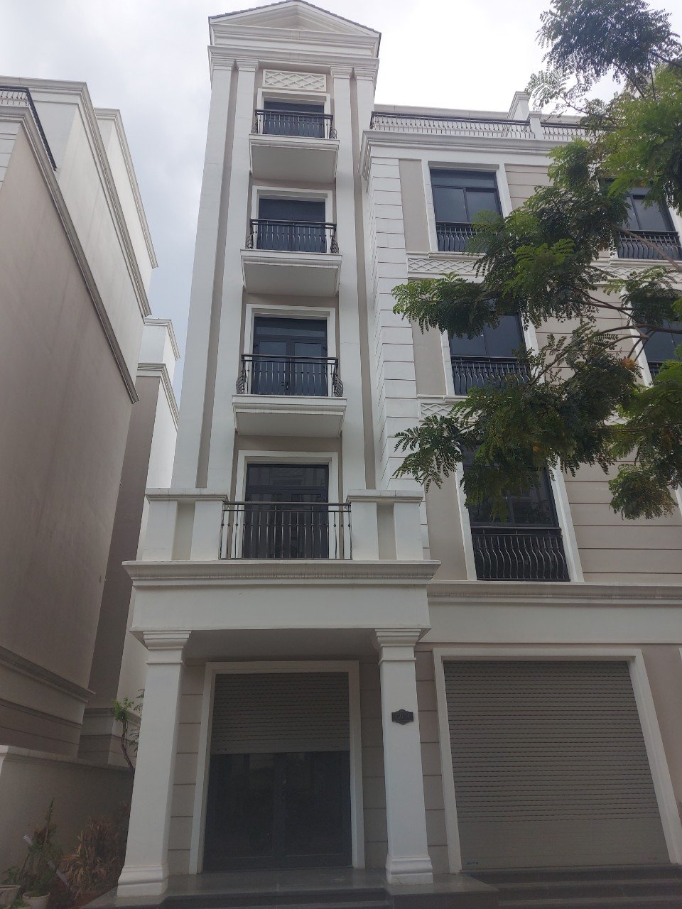 * CHÍNH CHỦ CẦN BÁN GẤP BIỆT THỰ VINHOMES GRAND PARK - TP THỦ ĐỨC - TP HỒ CHÍ MINH *