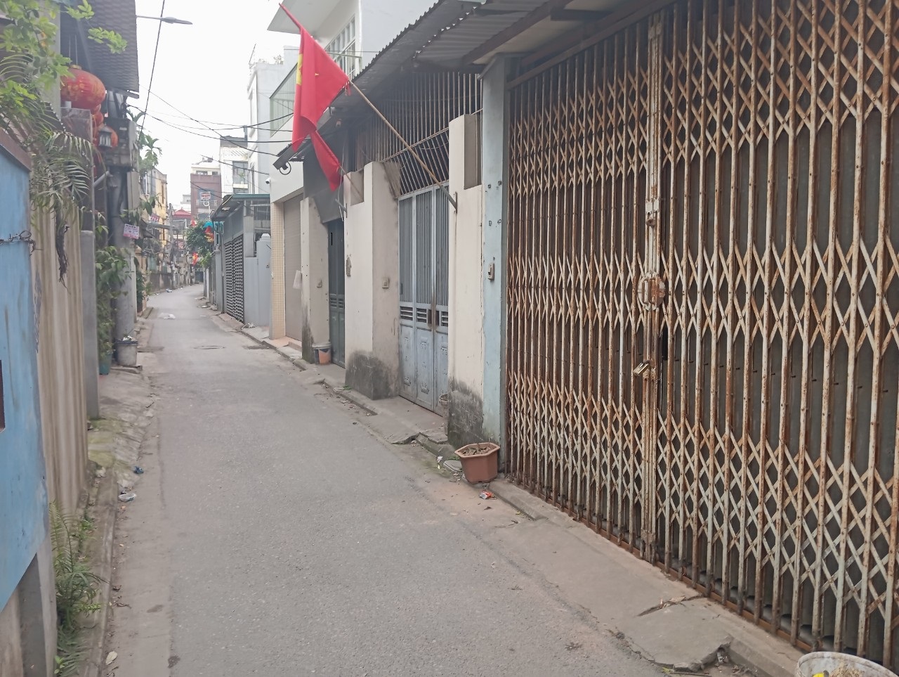 Bán đất Thạch Bàn 45m2 * mt 4,5 * 3,35 tỷ. gần ô tô tránh.