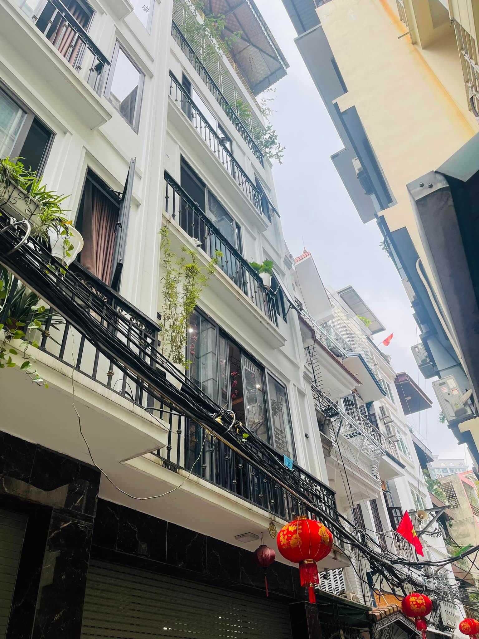 HIẾM 6T LẠC LONG QUÂN, CG, 40M(T2:45M), MT 5M, GARA 7 CHỖ, NGÕ THÔNG, SỔ A4. GIÁ 9.5 TỶ