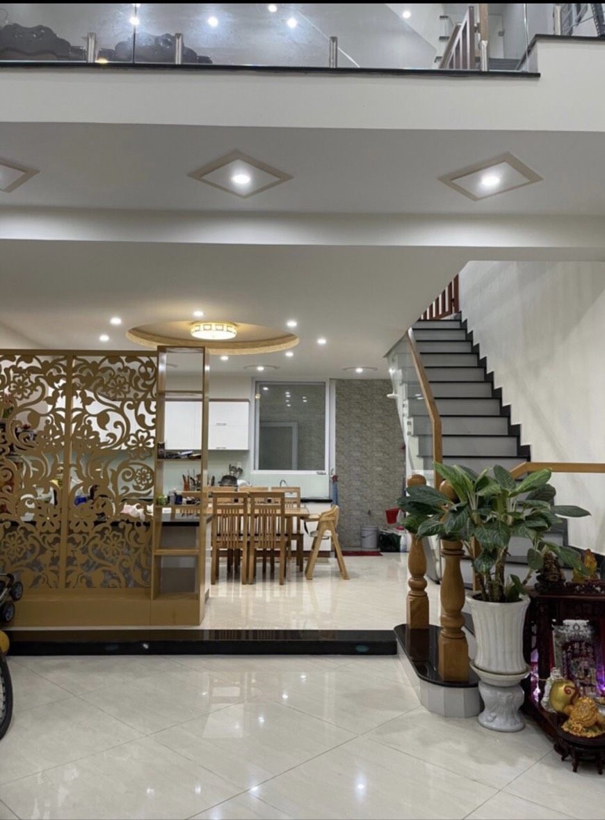 Chuyển công tác cần bán gấp nhà mặt tiền Bà Triệu