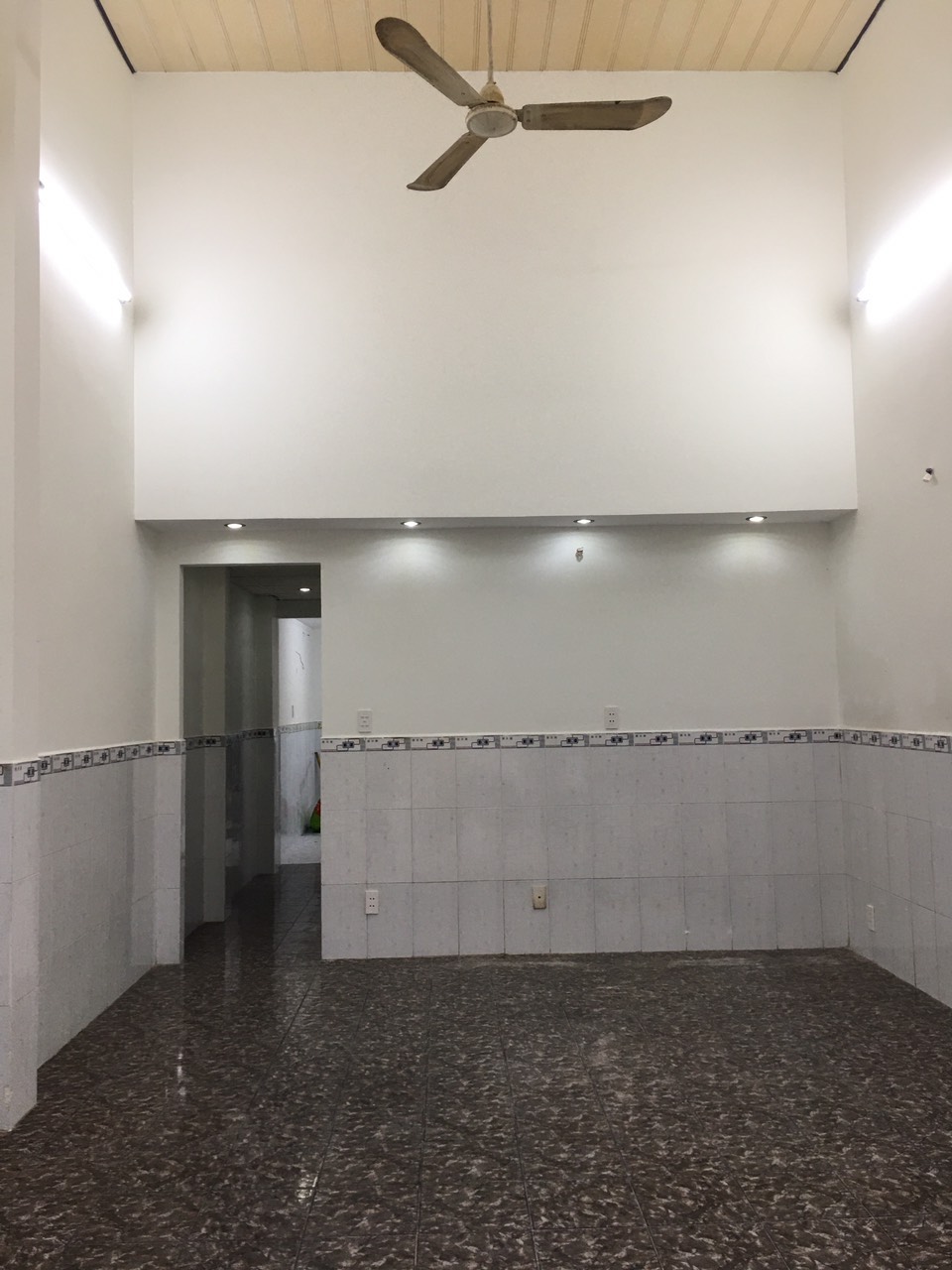 Cho thuê nhà VTKD 8M kế MT Thoại Ngọc Hầu quận Tân Phú 4 x 16-2T -13 triệu