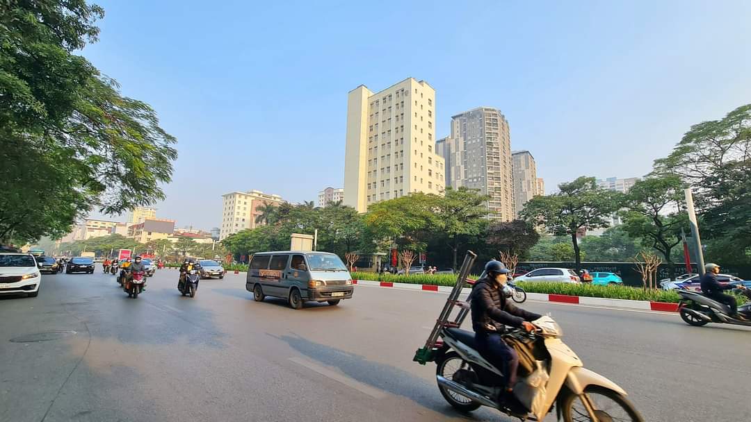 Bán Đất Quận Tây Hồ, Phố LẠc Long Quân, 180m x Mt 11m. Giá 30 tỷ.