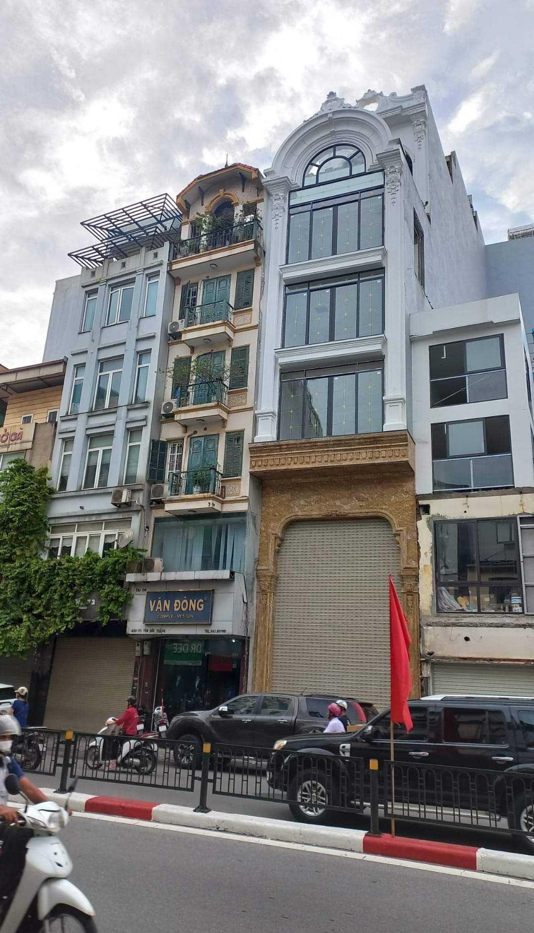 Bán Nhà Mặt Phố Quận Đống Đa, Phố Vip Tôn Đức Thắng 186m x 4T. Giá 50 tỷ.