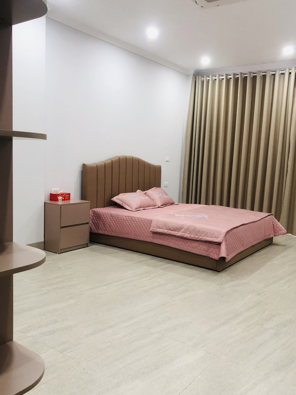 Bán nhà Lạc Trung, diện tích 70 m2, 9 tầng thang máy, giá 25.5 tỷ, mới đẹp, Kinh doanh