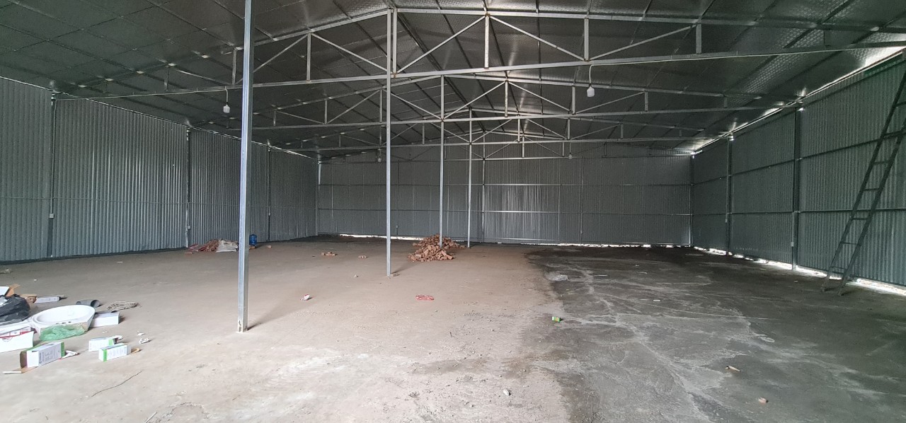 Cho thuê kho xưởng tai Triều Khúc gần Nguyễn Xiển, Hà Nội. Diện tích 400m xe container đỗ cửa xưởng cao 6m, mái chống