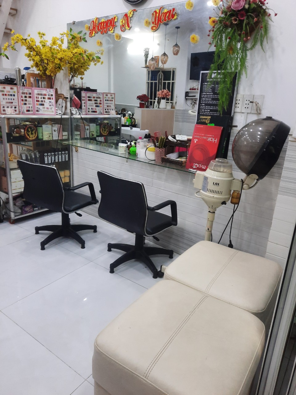 CHÍNH CHỦ CẦN SANG TIỆM TÓC,NAIL... TẠI Địa chỉ .8 đường số 8 p Bình Hưng Hòa a Q Bình Tân