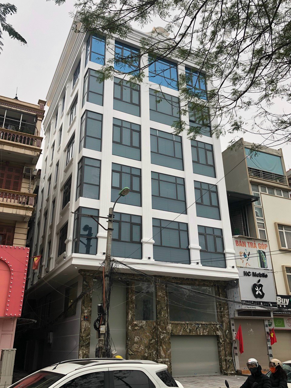 Mặt phố Nguyễn Khang 235m2, mặt tiền 12m lô góc giá 65 tỷ