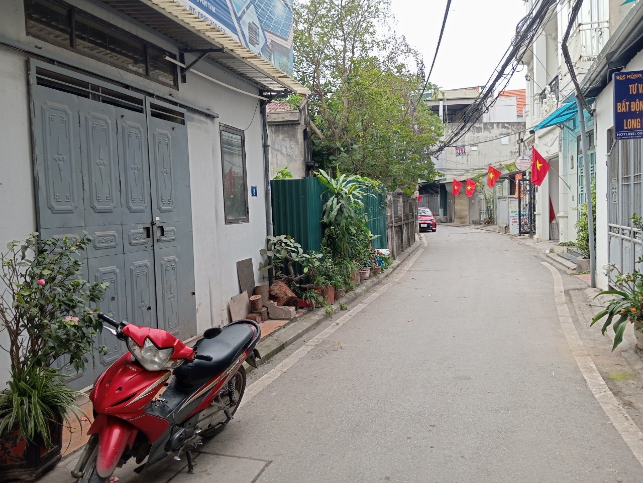 Bán đất Phố Trạm 48m2 * 5,5 tỷ. ô tô tránh, Kinh Doanh.