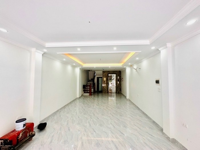 Bán tòa nhà vp khu phân lô Đền Lừ 70m * 7T mặt tiền 5.5m, ô tô tránh 15 tỷ, thang máy, nhà mới.