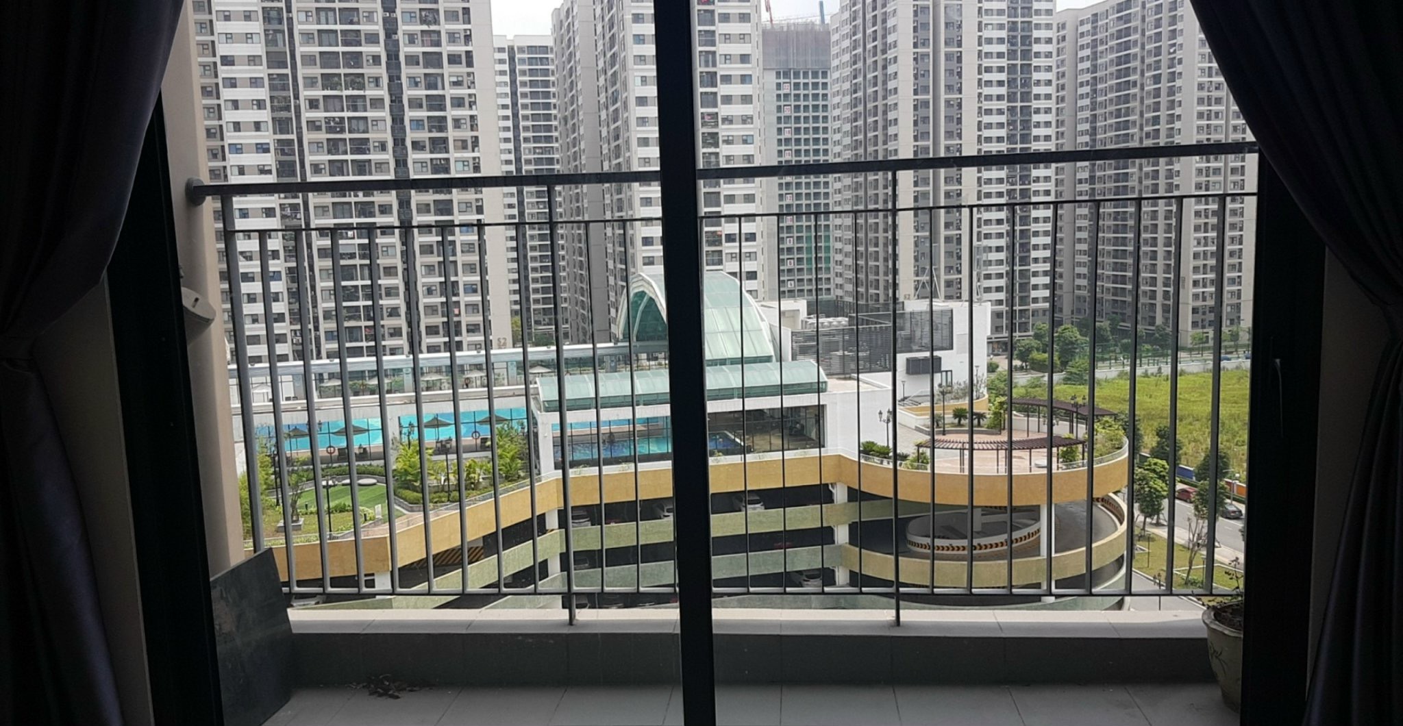 Chính chủ gửi bán căn hộ 1N+1, Nội thất cơ bản, 1t8 thu về ko bao phí, sổ chính chủ, trước ban công là nhà xe nổi