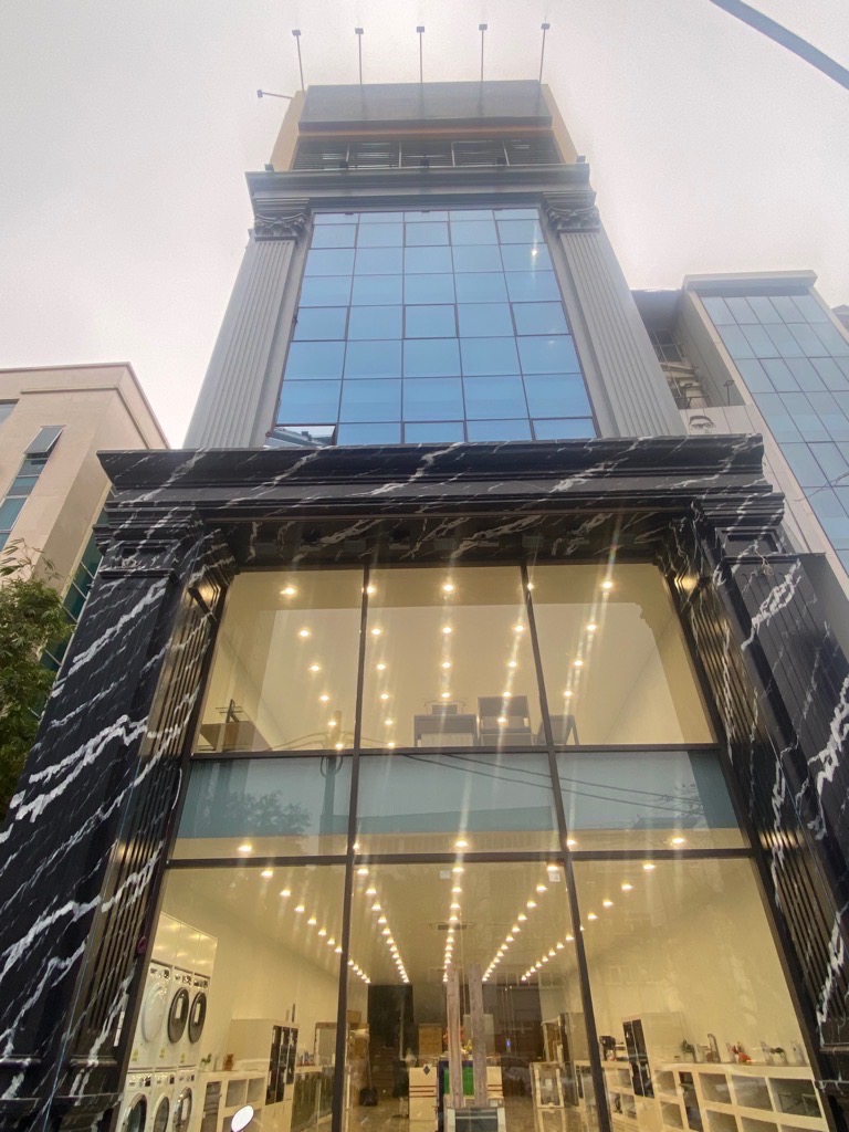 Bán tòa nhà văn phòng quận Hai Bà Trưng. 100m2 9 tầng, phân lô, vỉa hè, ô tô tránh, ngõ thông, nhà mới, kd luôn