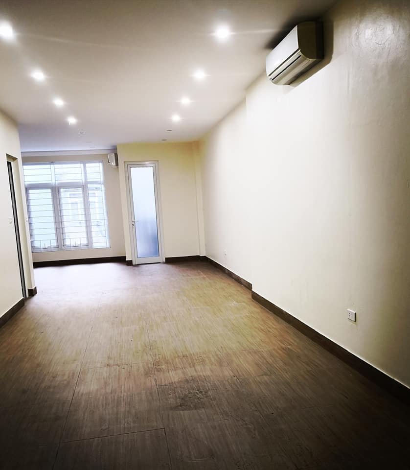 Chính chủ cho thuê sàn tầng 2 làm văn phòng thông phòng tại ngõ 126 Khuất Duy Tiến.