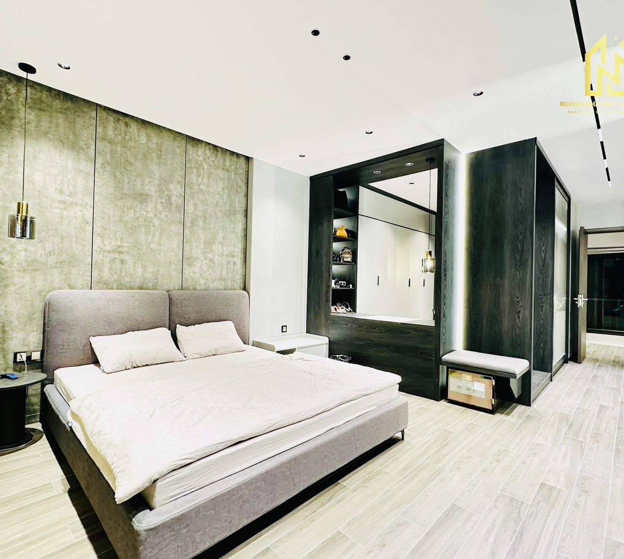 Bán nhà 4 tầng mặt đường Hồ Sen- Cầu Rào 2, Lê Chân, Hải Phòng. Giá: 11,5 tỷ