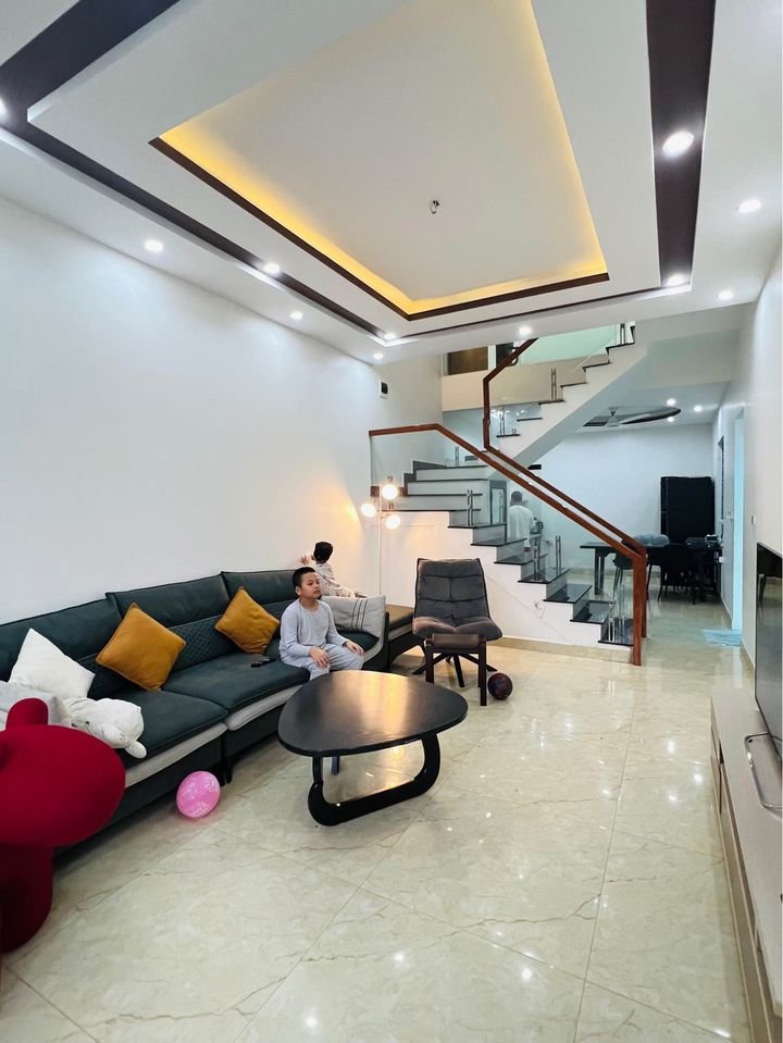 Bán nhà mặt ngõ Kiều Sơn, ô.tô đỗ cửa, diện tích 48m 4 tầng GIÁ 3.1 tỉ