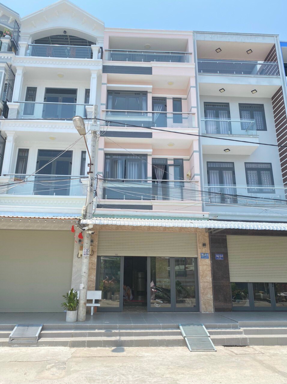 Bán nhà mới đẹp 3 lầu - đường 12m rộng thoáng - 1806 Huỳnh Tấn Phát Nhà Bè