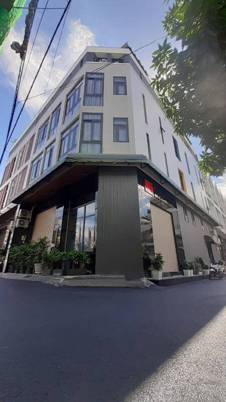 BÁN TÒA NHÀ VĂN PHÒNG & 11 CĂN HỘ DỊCH VỤ, QL13, HBP - THỦ ĐỨC