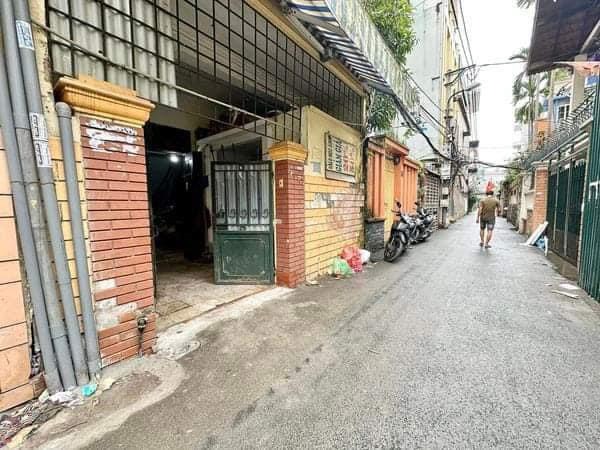 GIÁ HƠN 7 TỶ- BÁN ĐẤT TẶNG NHÀ 3 TẦNG MẶT TIỀN RỘNG - SỔ VUÔNG ĐẸP - Ô TÔ ĐỖ CỬA - KINH DOANH THUẬN LỢI