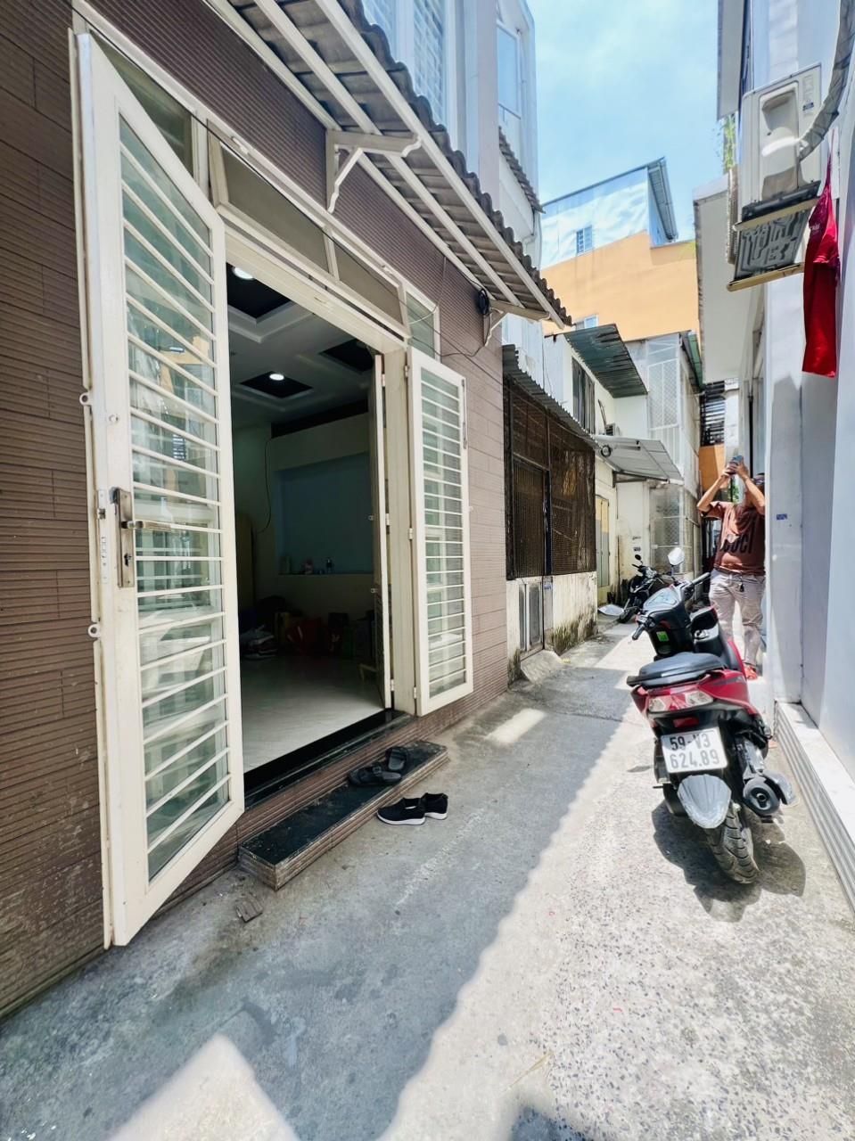 - CẦN BÁN GẤP NHÀ 2 TẦNG - 2 MẶT HẺM XE HƠI - SÁT CV GIA ĐỊNH - HẺM 239 NGUYỄN VĂN CÔNG - P3 - GÒ VẤP - 36M2 - GIÁ CHỈ