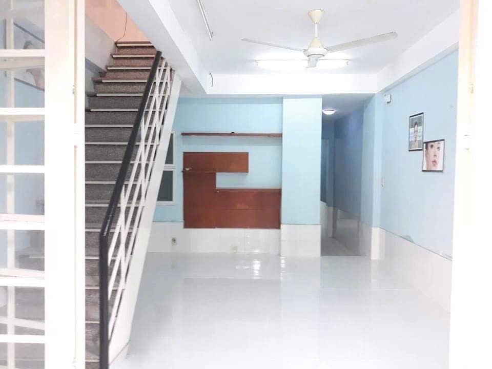 Nhà hẻm xe hơi, 4x16.3m nở hậu, trệt lầu, 1 xẹc 50m ra đường lớn, sát công viên Làng Hoa