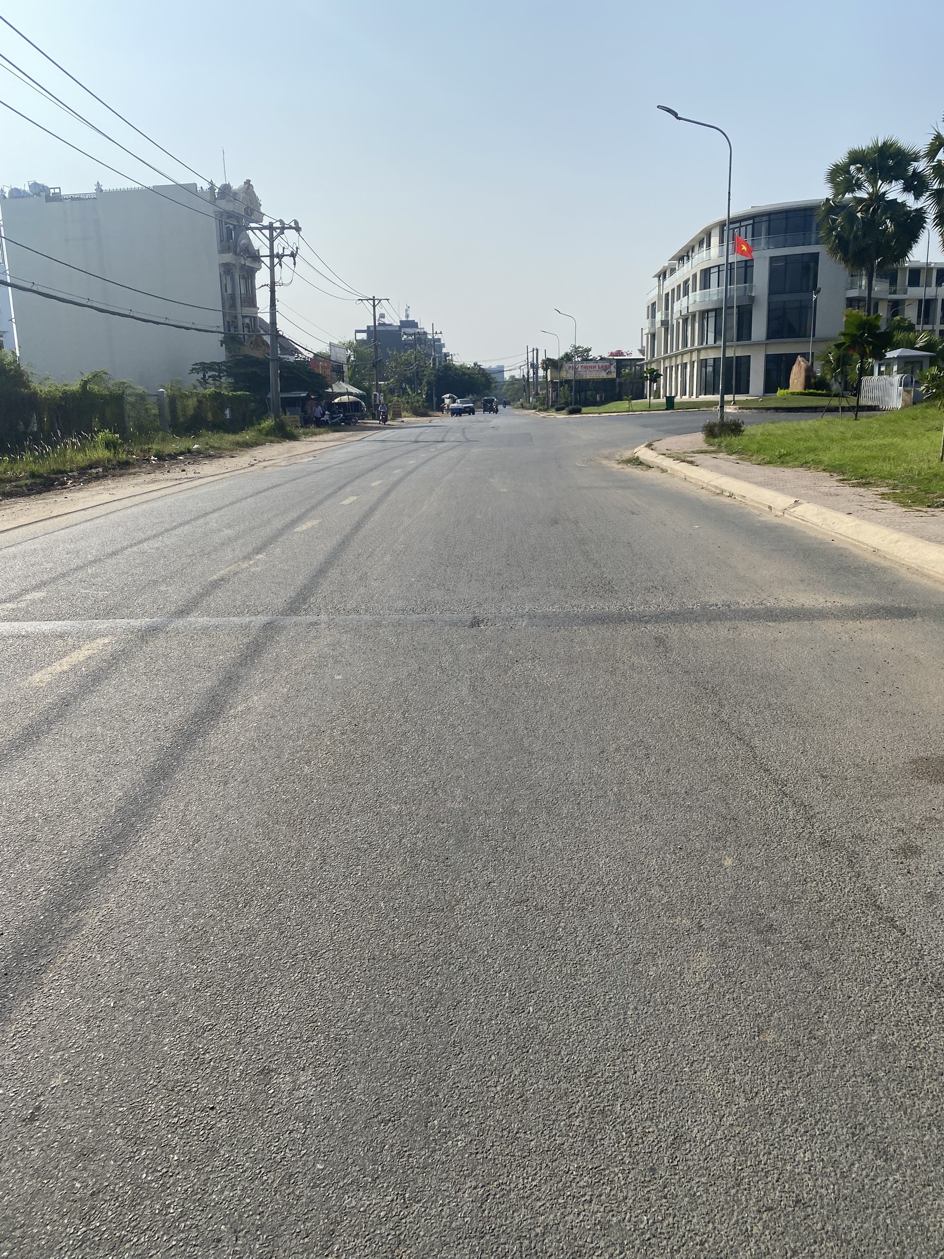 Lô đất góc 2 mặt tiền đường Bưng Ông thoàn phú hữu DT 103m vị trí đẹp