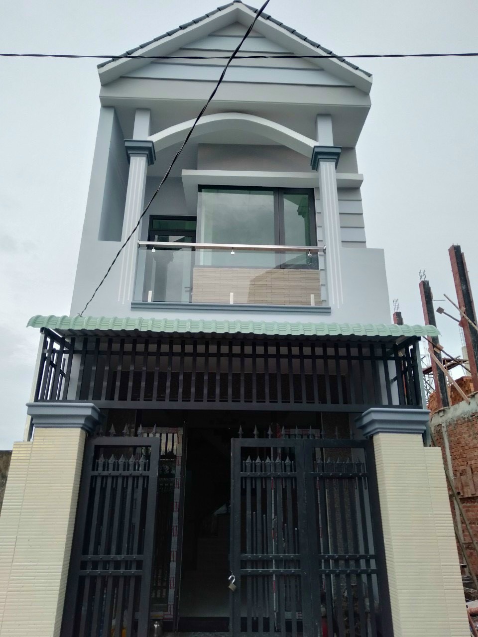 Bán nhà 1 Trệt 1 lầu 65m2 SHR thổ cư đường ô tô (P. Tân Vạn)