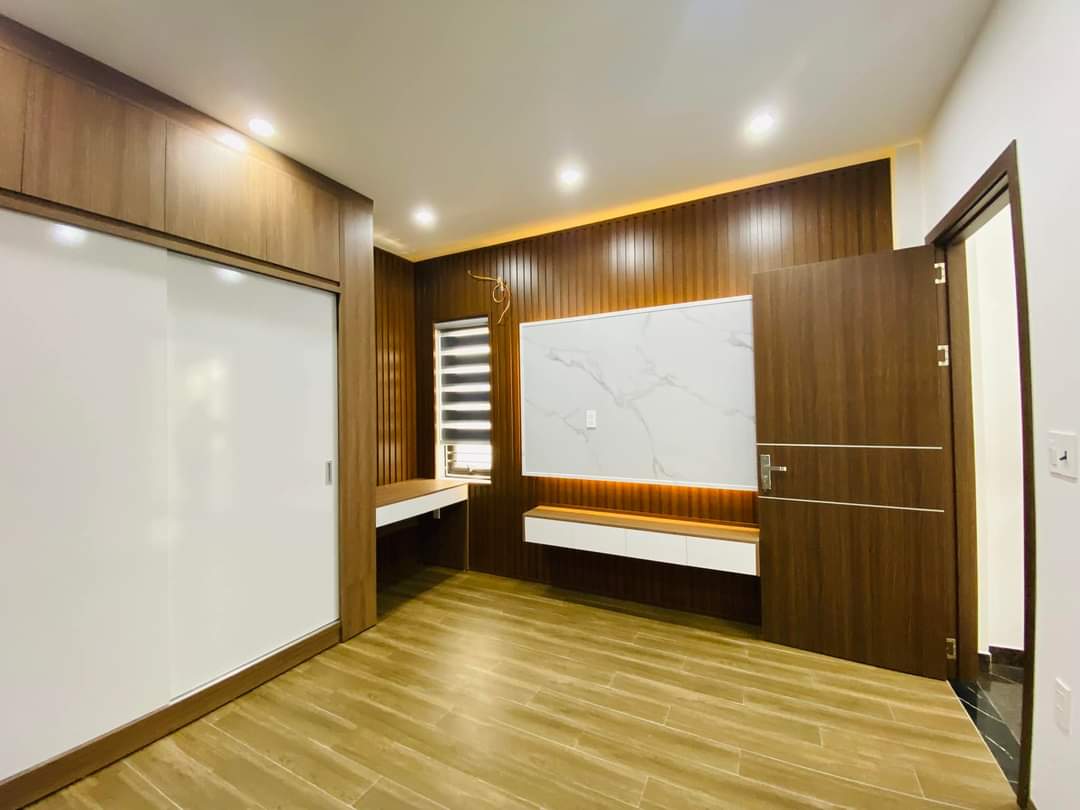 Bán nhà 4 tầng lô góc ngay Sở Dầu, Hồng Bàng, Hải Phòng ô tô đỗ cửa đường thông. Giá: 3.7 tỷ