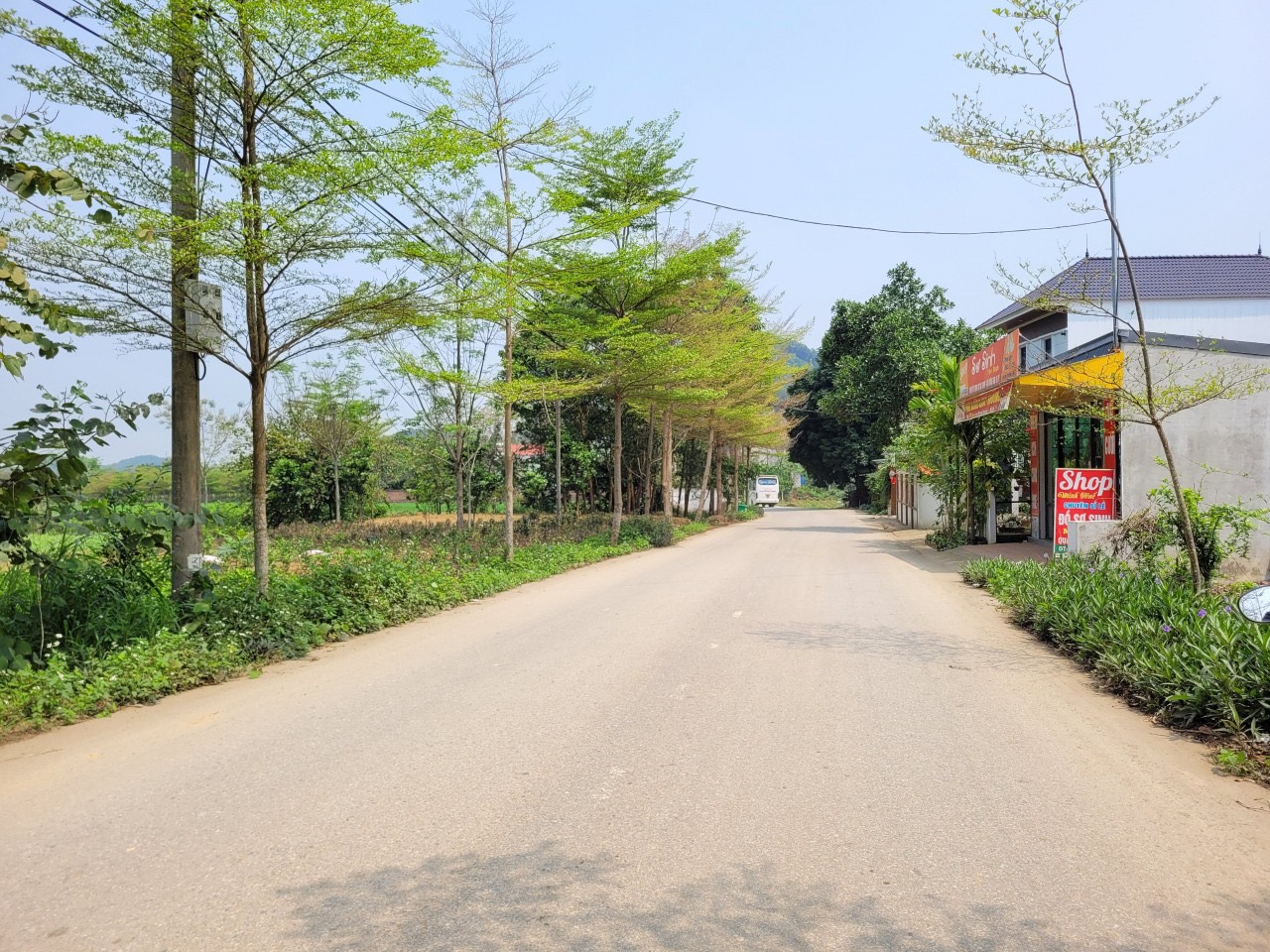 BÁN 2 LÔ ĐẤT THỔ CƯ BÁM HỒ TẠI QUỐC OAI HÀ NỘI