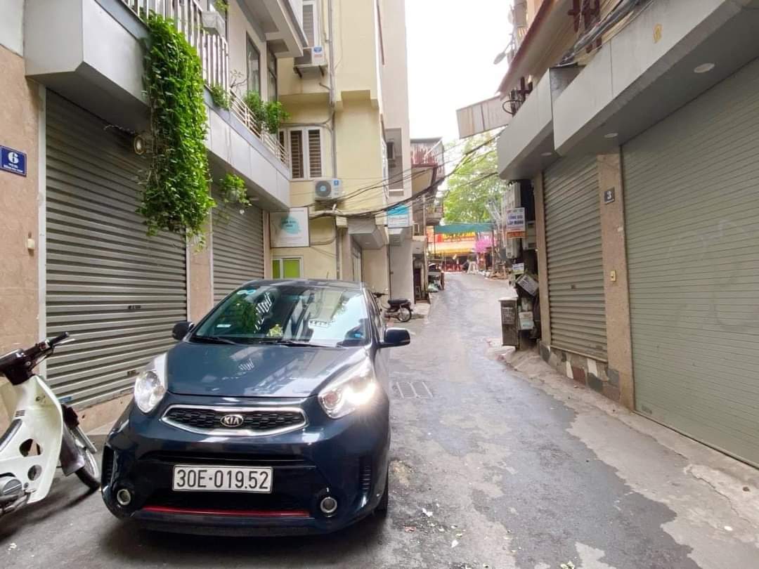 Bán nhà đẹp phố Hoàng Quốc Việt 40m2x5tầng, mặt tiền rộng ở luôn, giá 6 tỷ hơn