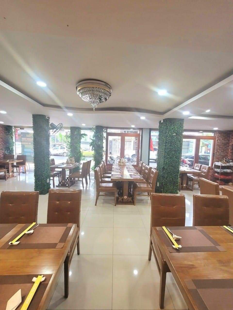 Hạ giá chạm đáy - Cho thuê mặt bằng 3 tầng đầy đủ nội thất ngay trung tâm Nha Trang. DTSD 270m2