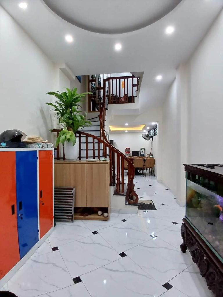 Nhà 6 tầng Định Công Thượng, ô tô đỗ cửa, sẵn sàng giao dịch, tặng lại toàn bộ nội thất