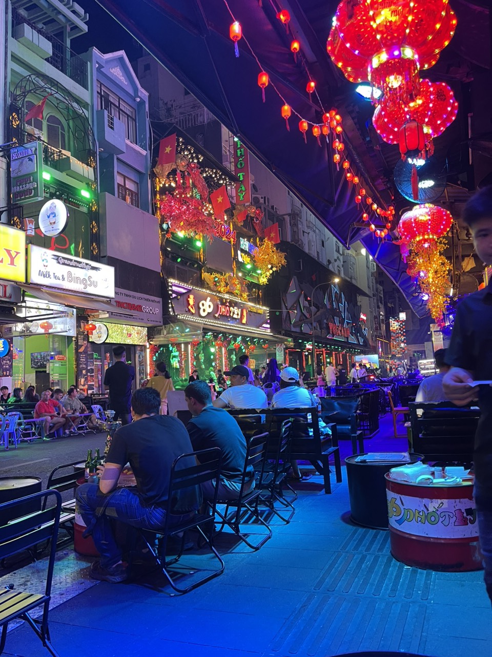 CHÍNH CHỦ SANG QUÁN BAR LULU Ở KHU BÙI VIỆN Địa chỉ: hẻm nội bộ của đường Phạm Ngũ Lão, Phường Phạm Ngũ Lão, Quận 1,