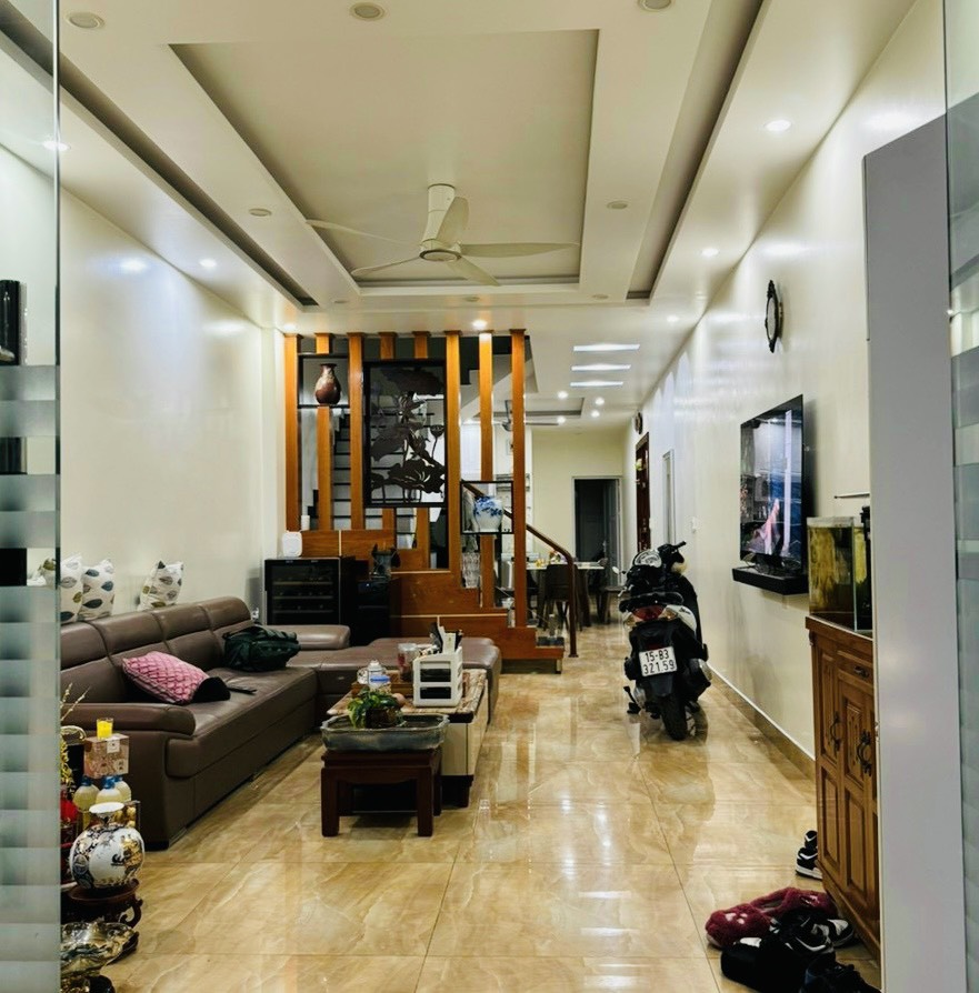 Bán nhà 3 tầng 90m2 ô tô đỗ cửa ngõ Nguyễn Đức Cảnh, Lê Chân, Hải Phòng. Giá: 7,7 tỷ