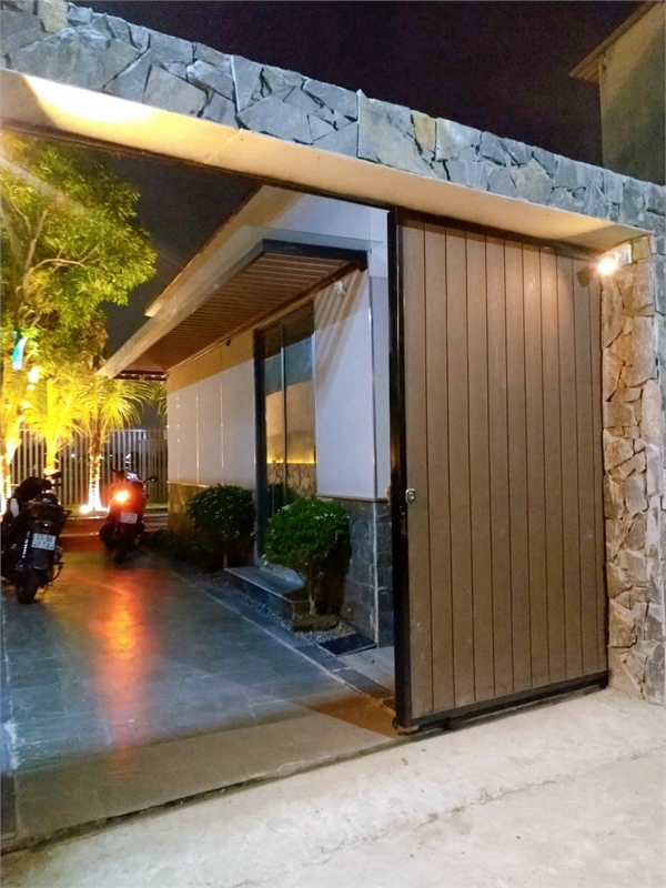 bán nhà đẹp mặt tiền, có mặt sau tiếp giáp sông đồng nai. có sẵn dòng tiền cho thuê ổn định