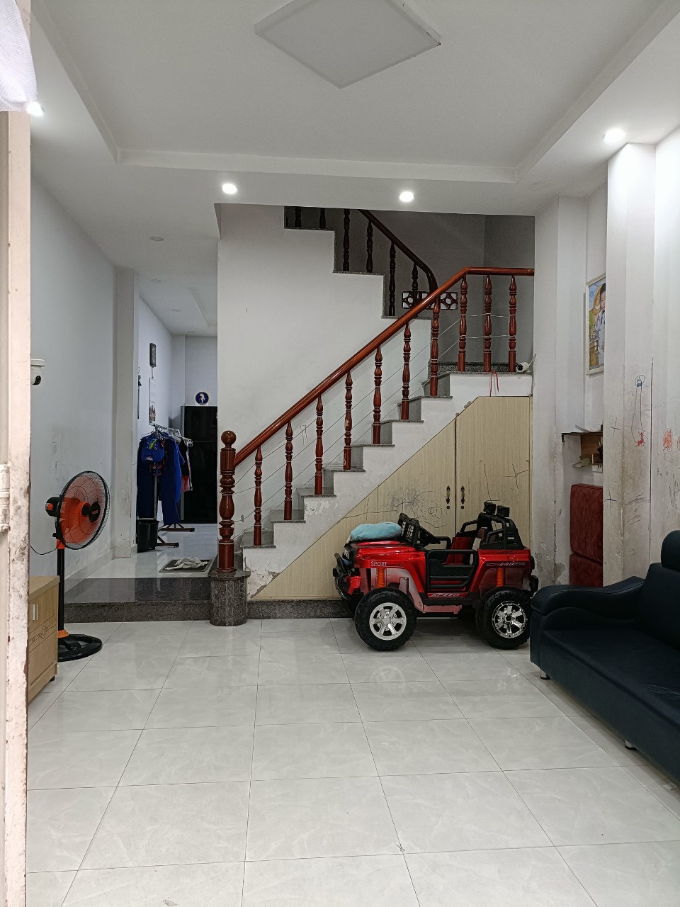 Nhà HXH đường 898 phú hữu DT 58m, 3 tầng, vị trí đẹp