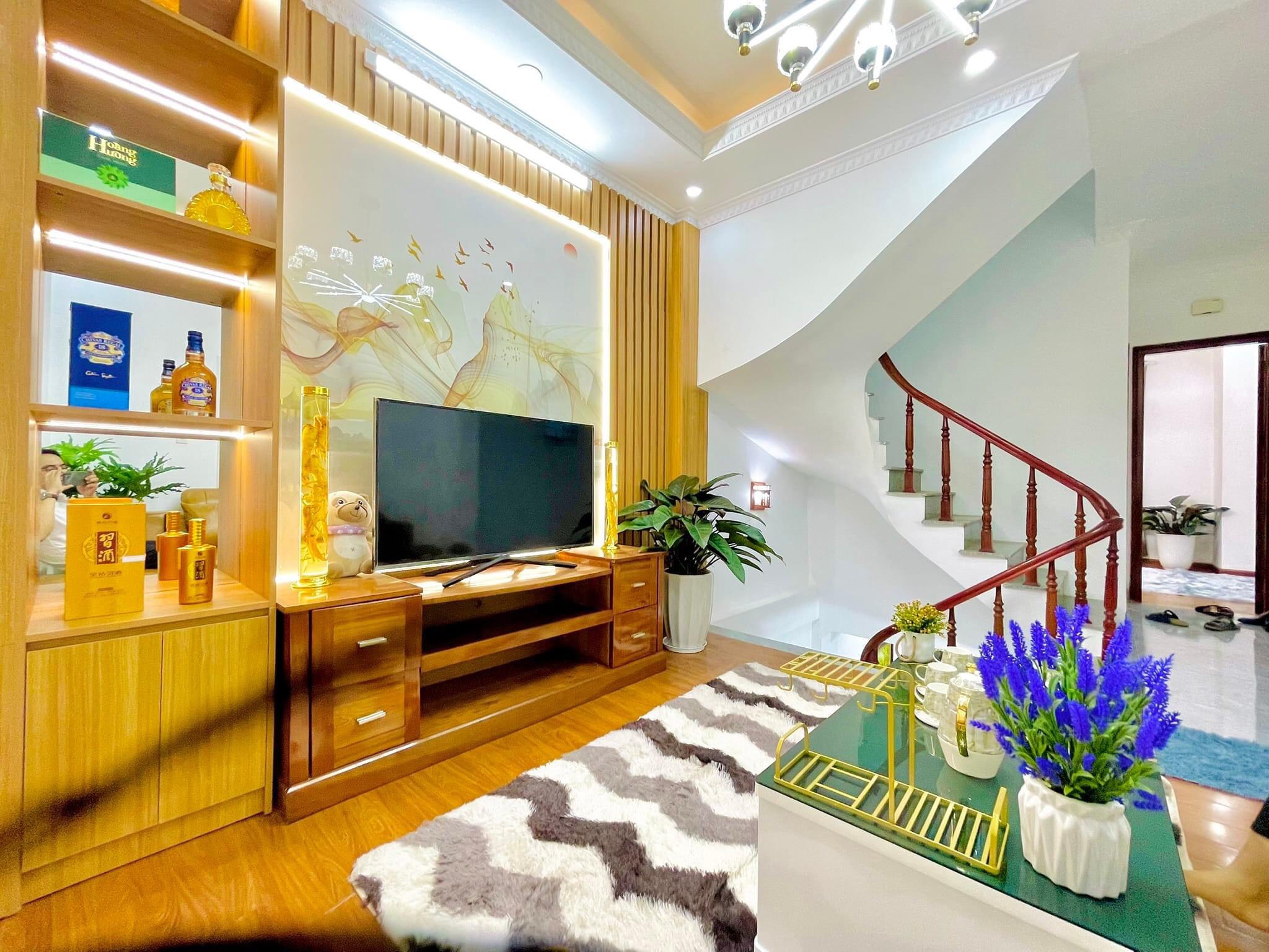 NHÀ 5 TẦNG LÔ GÓC TRƯỜNG CHINH, ĐĐ, 42M, MT 3,8M, NGÕ RỘNG, 3 MẶT THOÁNG, CHÀO 5,8 TỶ