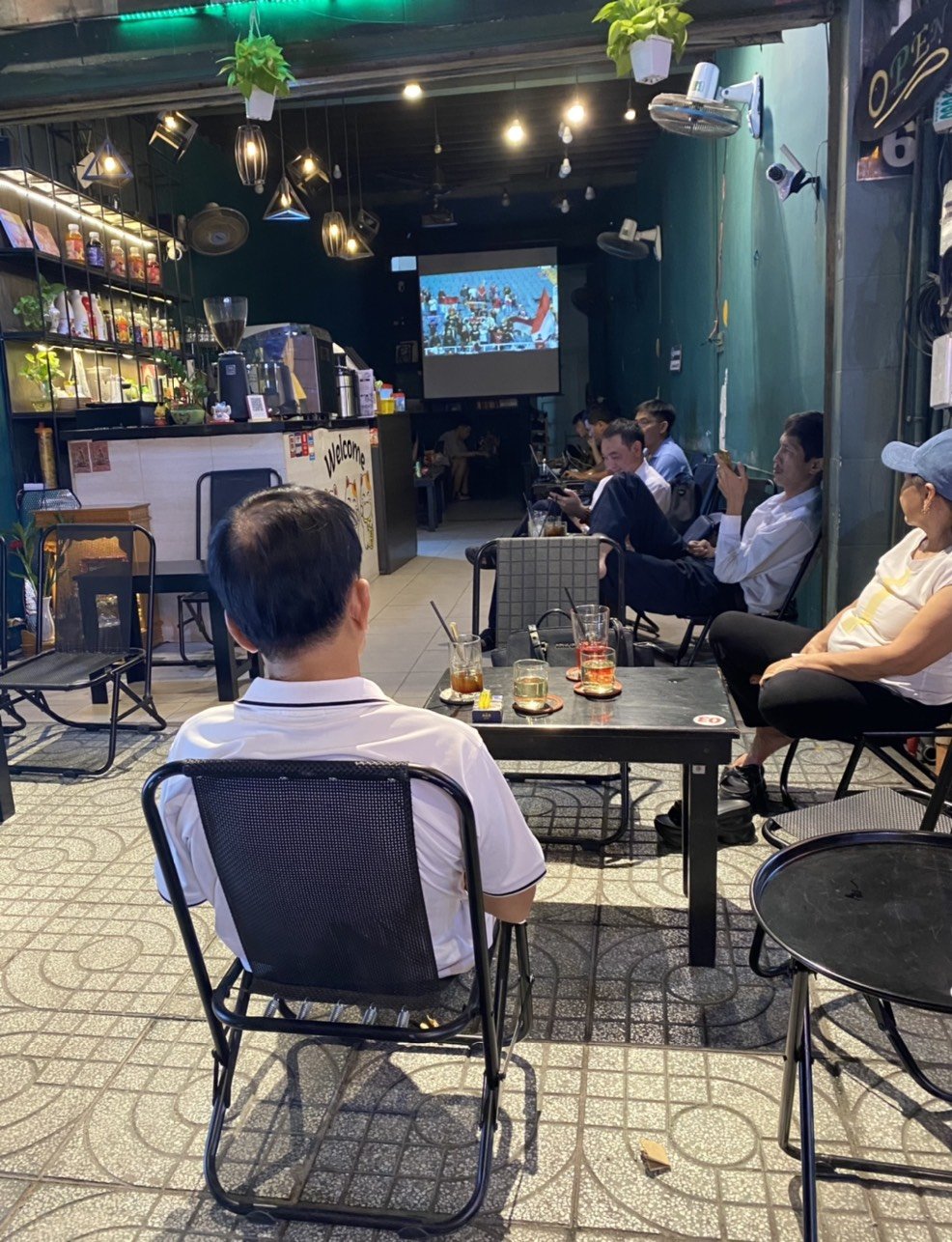 **SANG NHƯỢNG QUÁN CAFE MẶT TIỀN ĐƯỜNG HOÀ HƯNG - QUẬN 10 - TP.HCM**