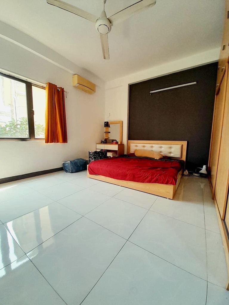 Bán nhà Ngọc thụy lô góc ,chủ tự xây ,Dt 50m 4 tầng mt 5m giá 5,25 tỷ có thương lượng