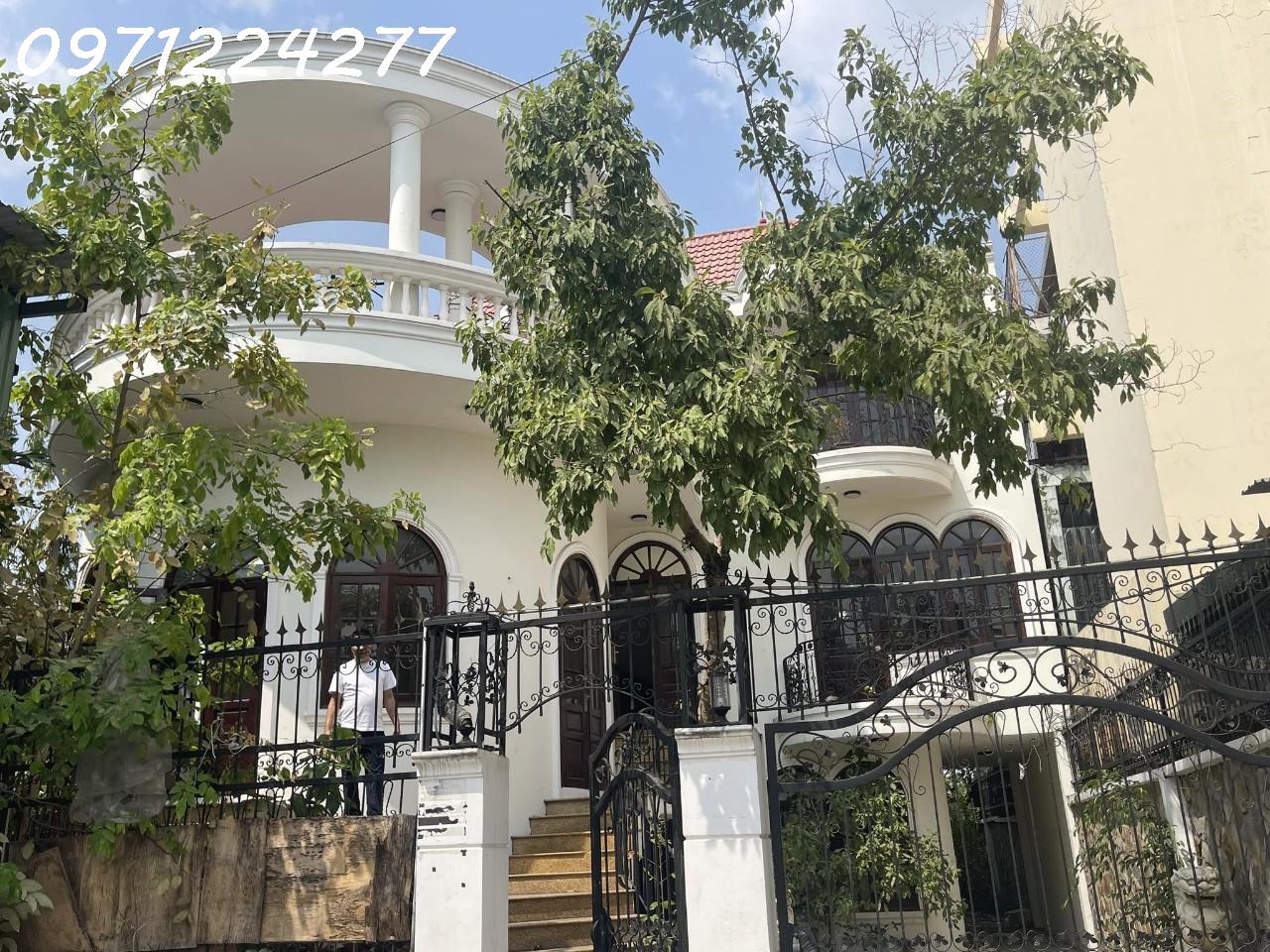 BÁN BIỆT THỰ - KIẾN TRÚC CHÂU ÂU - NGAY PHẠM VĂN ĐỒNG - HIỆP BÌNH CHÁNH - THỦ ĐỨC 306M2 ( 20 X 20 ) 3 TẦNG + 5PN