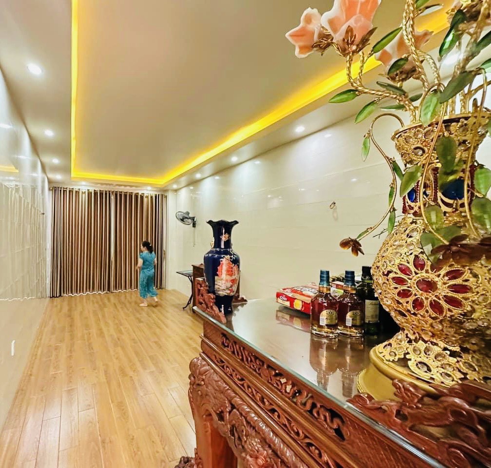 Bán nhà 4 tầng 106m2 mặt đường Lạch Tray, Ngô Quyền, Hải Phòng. 17,5 tỷ