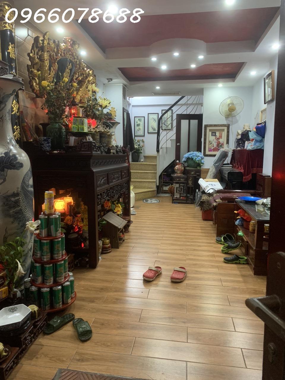 Cho thuê nhà tầng 5 tại Phương Mai. Đống Đa. Hà Nội