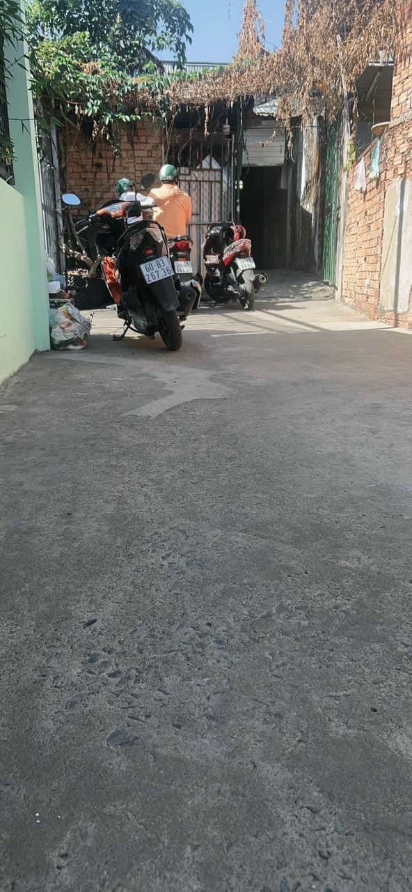 Bán đất tặng DÃY TRỌ ngay chợ nhỏ Tân Hiệp, sổ riêng thổ cư xây nhà vô tư