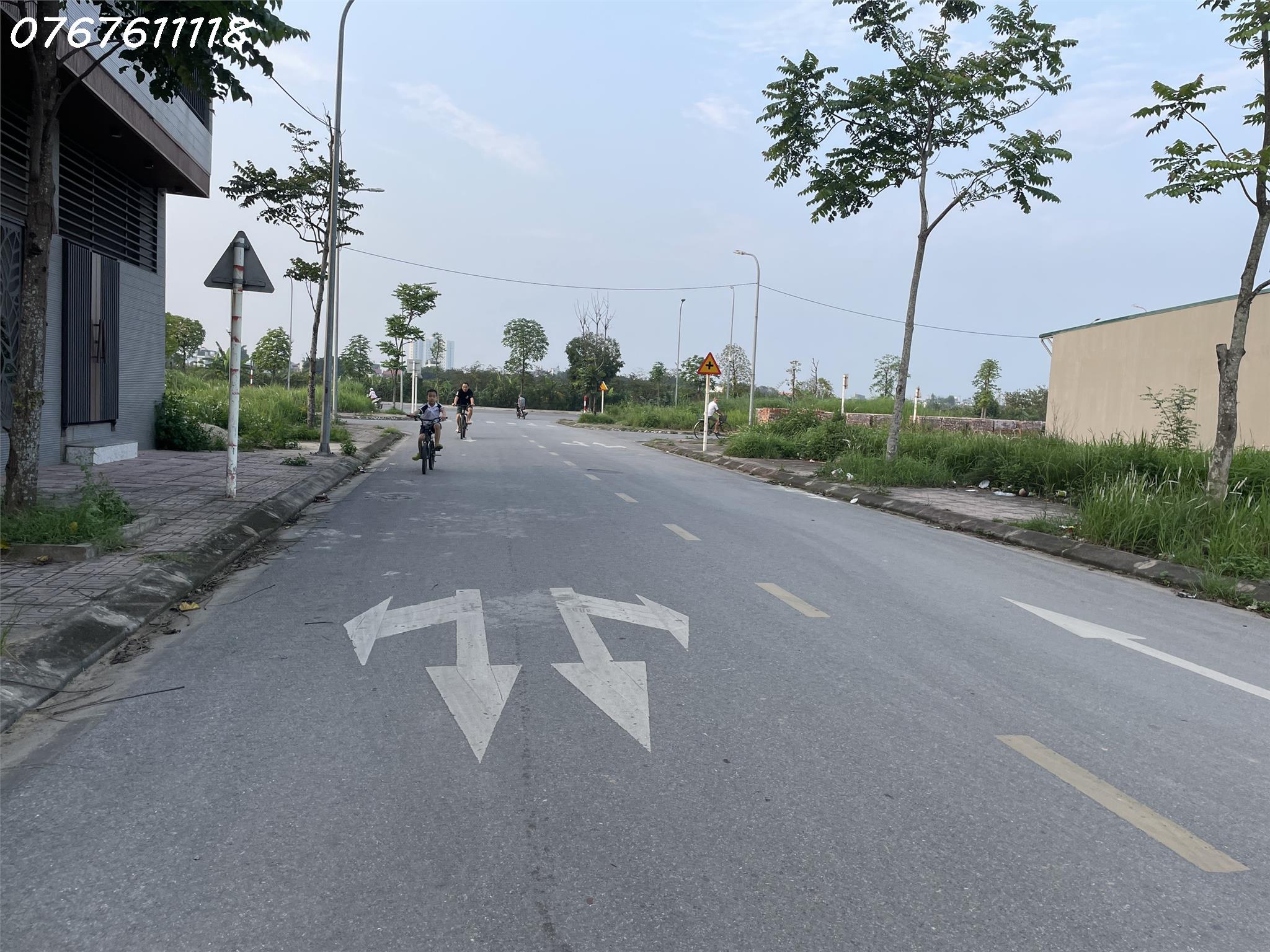 Bán đất đấu giá Cự Khối mới, gần hồ điều hòa, 75m, mt5m, 8.9 tỷ