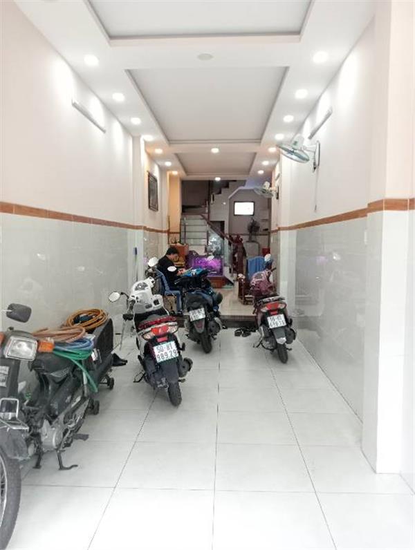 MẶT TIỀN KINH DOANH SẦM UẤT AN DƯƠNG VƯƠNG .DT 67 m2 x 4 tầng( 4 x 19.4). Giá 9.99 tỷ TL.